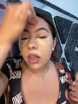 Emiily joee  online show from July 25, 9:33 pm