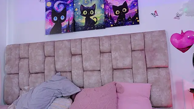 MiiaBlumm  online show from April 9, 5:51 pm