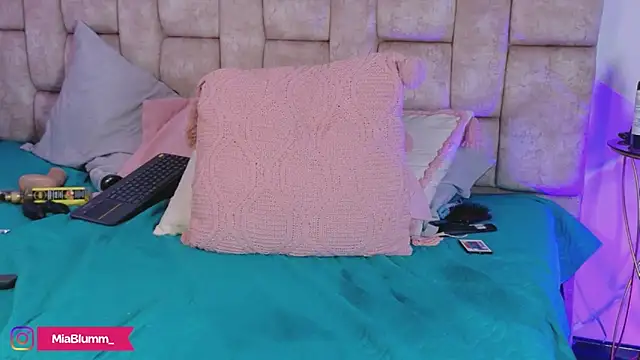 MiiaBlumm  online show from March 13, 3:02 pm