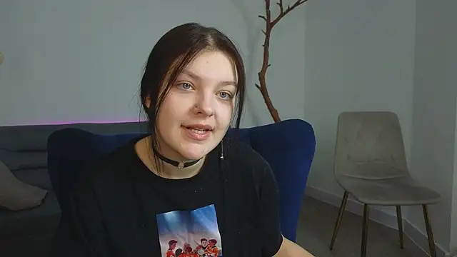 DeliaEffy online show from March 22, 1:17 pm