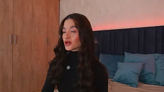 LucyDeLuca online show from April 15, 5:19 am