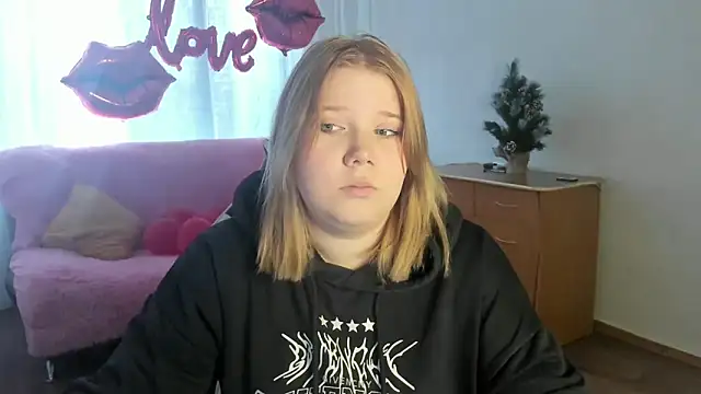 StripGyrl online show from March 4, 8:10 am