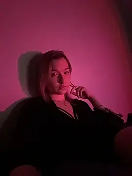 EmmaTurners online show from March 6, 6:36 pm