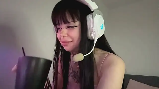 Luna Sohotti online show from April 13, 3:57 pm