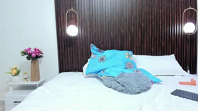 RoxxanneMooree online show from March 28, 6:07 pm