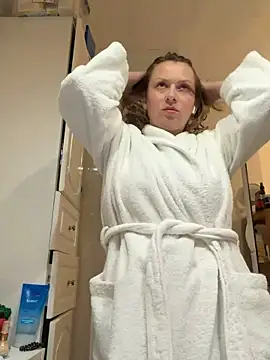 Frenchgirl45 online show from February 28, 10:25 am