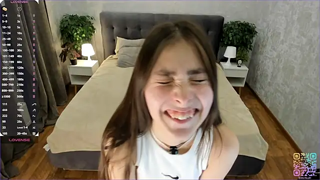  smile in glow  online show from March 8, 5:06 pm