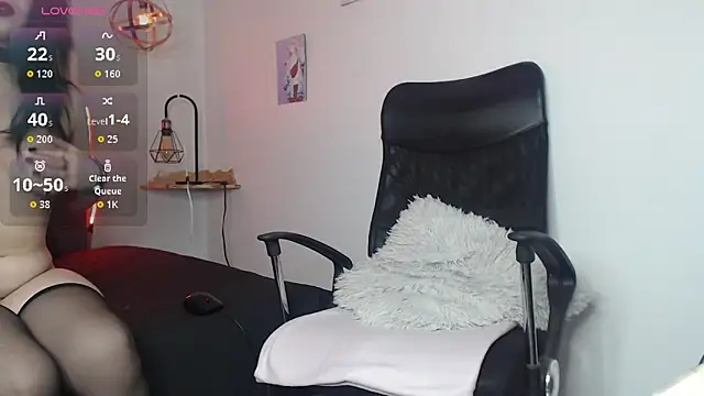 CHERRY DARCK online show from March 16, 2:43 pm