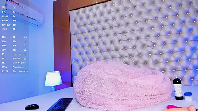 IsabellaaLux  online show from March 12, 7:49 pm