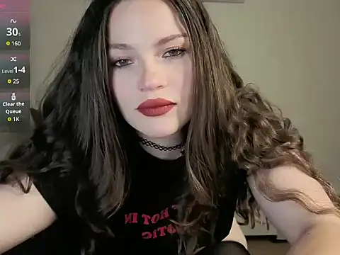 Avelinehowo uwu online show from July 2, 6:58 pm