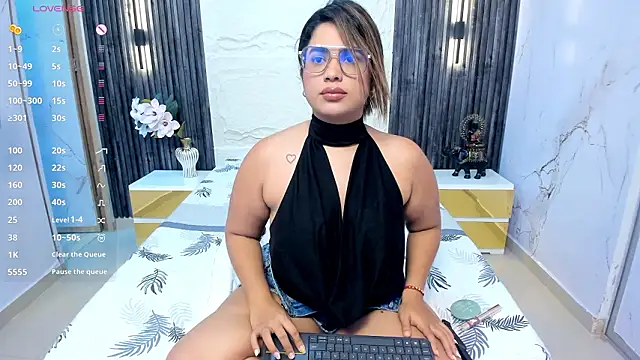 liz ariza4u online show from February 28, 3:39 am