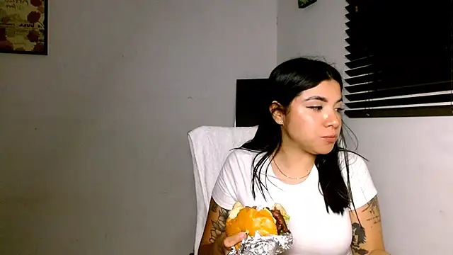 MiaDiamontLatin online show from May 16, 2:47 am