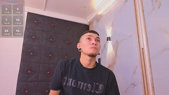 Logan and Reachel online show from April 1, 7:22 pm