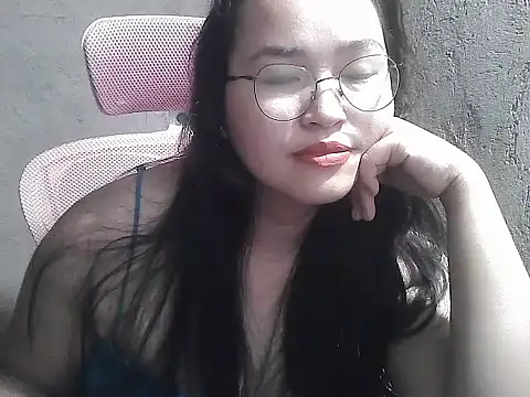 wildchinita00 online show from July 6, 8:44 pm