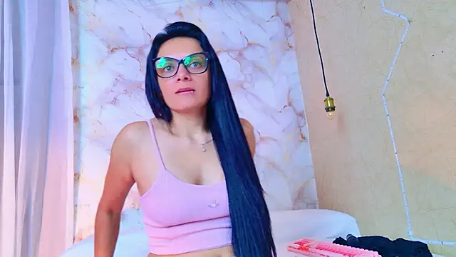 Snapshot of QueenSallyDesire chatting on February 19, 9:53 am QueenSallyDesire online show from February 19, 9:53 am