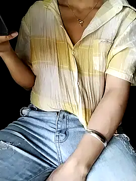 ngocbao11 online show from April 13, 1:40 am