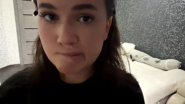 JoycelynUrion online show from April 6, 10:27 am