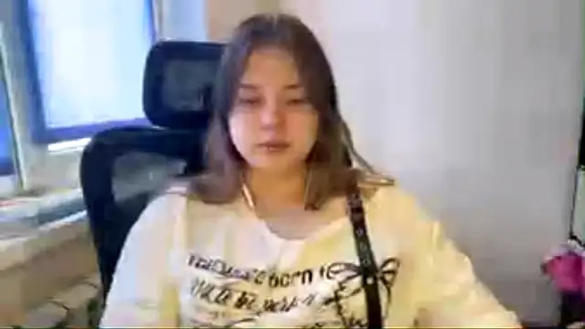 TomikoPfau online show from March 16, 9:02 am