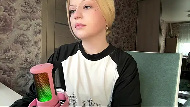 JeneeBIanks online show from March 27, 12:06 pm