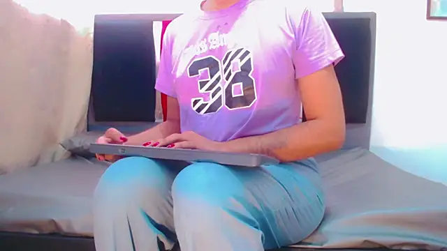 Abby White   online show from April 10, 7:20 pm