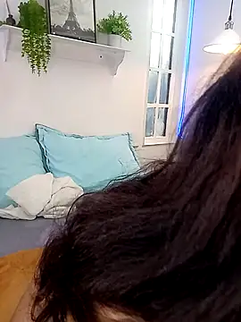 milk chloe  online show from April 7, 1:46 pm