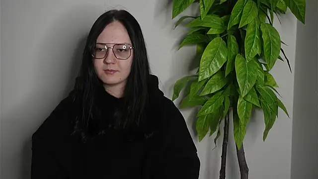 LeBrindza online show from February 21, 1:23 pm