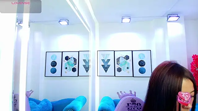 Chloe meoww online show from March 24, 7:41 pm