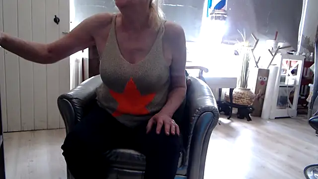 Heidiblueeyes online show from May 23, 12:47 pm