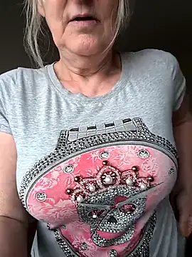 Heidiblueeyes online show from May 5, 6:11 pm