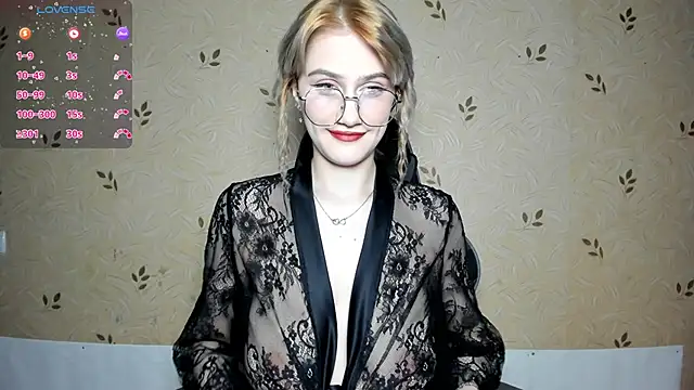 NicoleDaviss online show from June 12, 7:33 pm