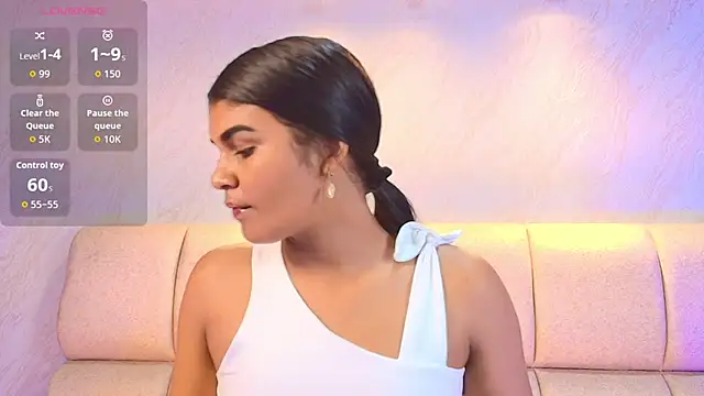 AlaiaMoretti  online show from March 21, 5:34 am