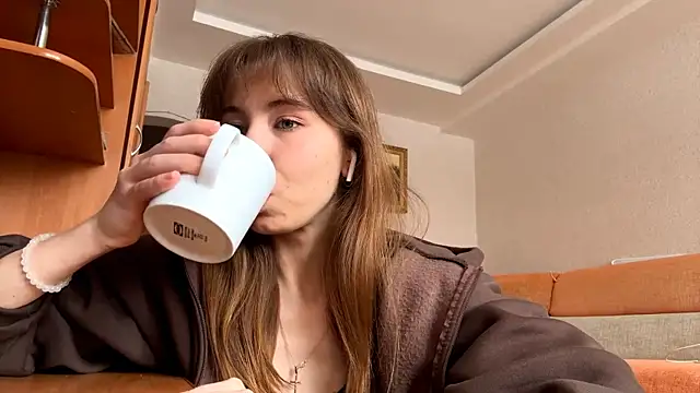 SerenaHawthorne online show from March 3, 9:48 am