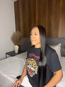 Tiffanyy Lam online show from February 25, 10:30 pm