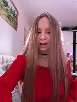 cutefoxieee online show from April 24, 9:39 pm