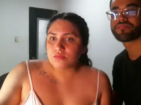 lia and cris online show from February 24, 1:49 am