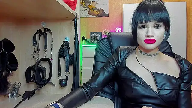 KristiTopxx online show from October 15, 6:10 pm