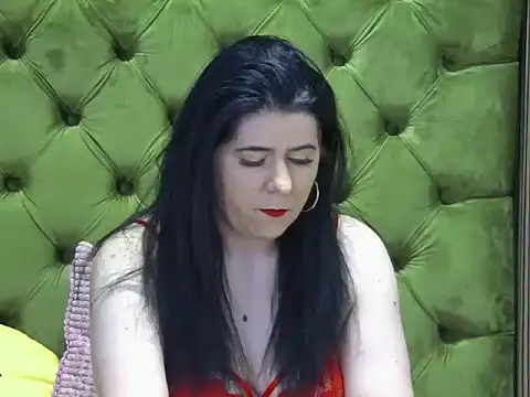 VanessaNoir online show from April 8, 8:00 pm