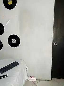 medusafox  online show from March 25, 4:39 am