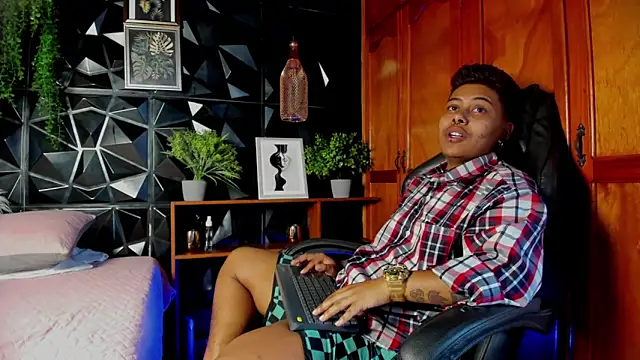 Noha  scott online show from April 3, 2:37 pm