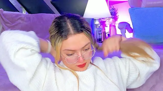 Giigii Hadid  online show from February 28, 8:52 pm