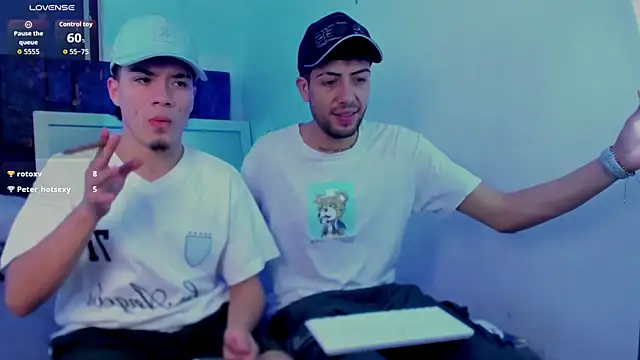 alex and christhoper online show from March 3, 8:53 am