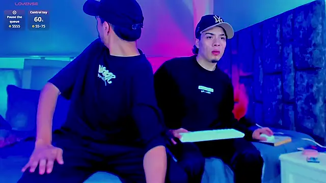 alex and christhoper online show from March 6, 11:16 am