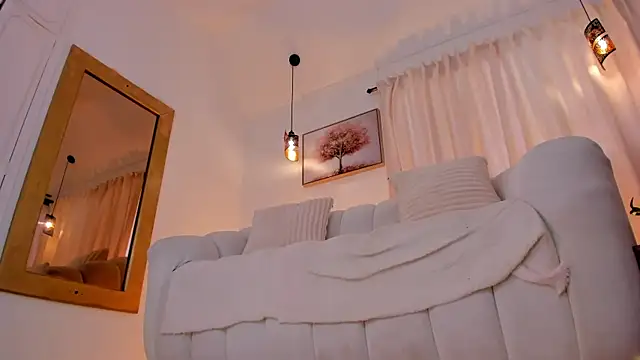 IsabellaLux  online show from March 28, 4:39 pm