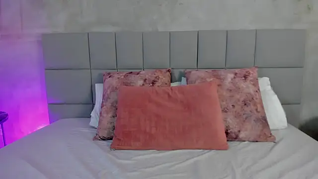 Olivia Sinclair online show from April 14, 2:17 pm