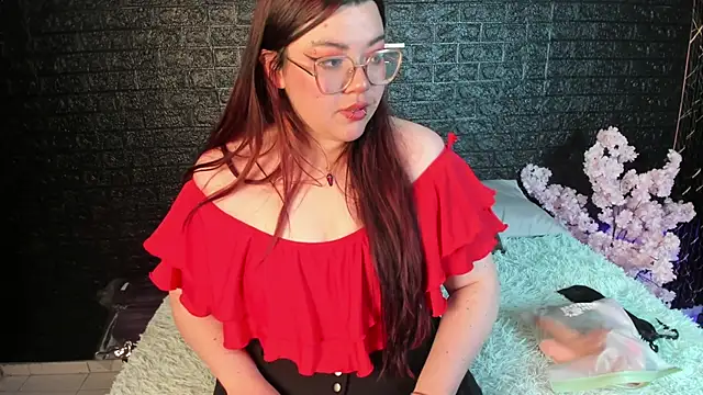 NicoleeDemara online show from March 31, 11:49 pm