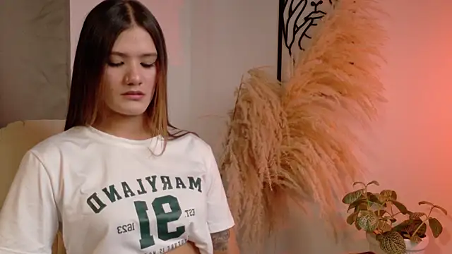 Mia Benett  online show from March 10, 1:15 pm