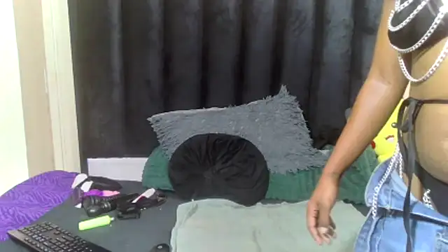 trixiey8 online show from April 7, 6:32 pm