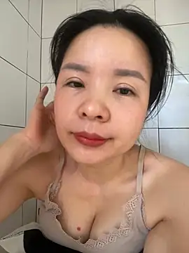 Ivy Trix2 online show from June 1, 1:18 am