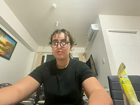 yassiestar online show from March 21, 4:45 pm