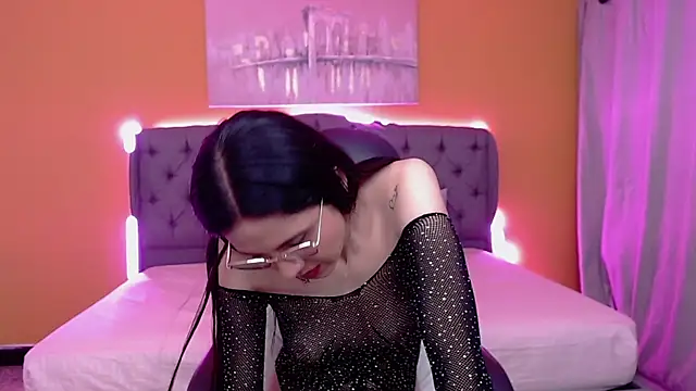 alexaneuer online show from May 19, 1:51 pm